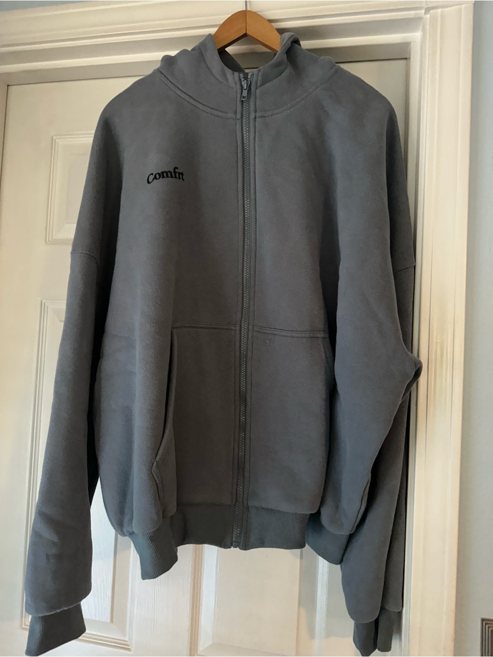 Comfrt brand sweatshirt